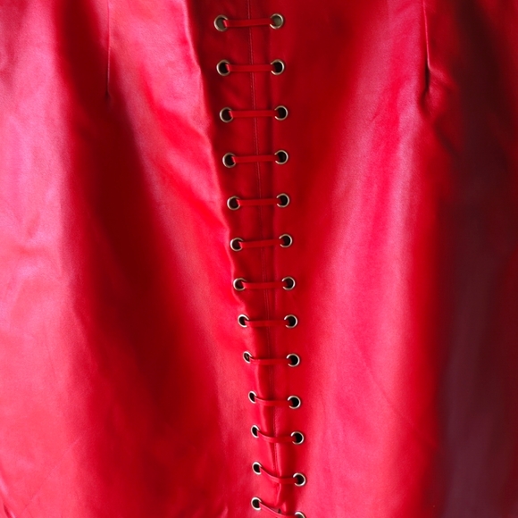 🌺Faux Leather Skirt Red Zipper on Back Size Large NWOT - Picture 4 of 11